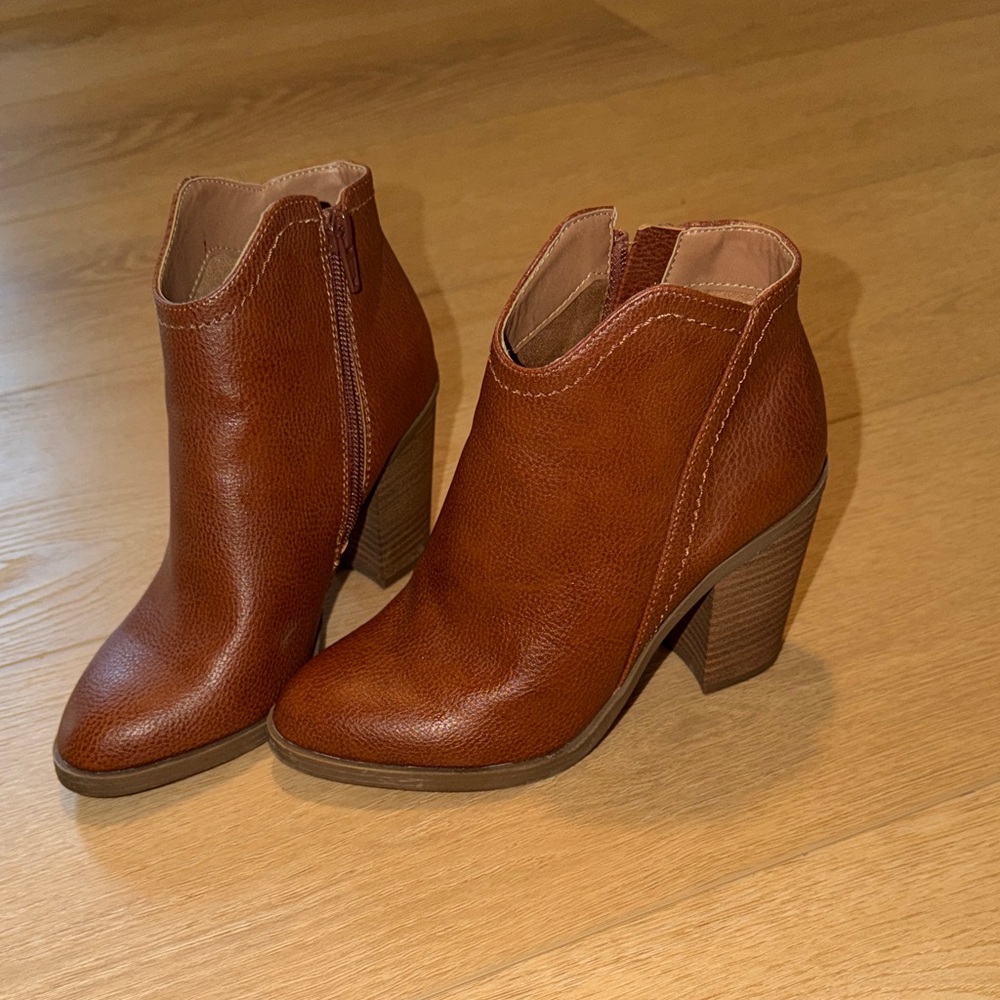 Like-New Brown Leather Ankle Boots
